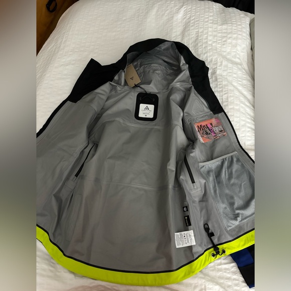 NWT Nike ACG gore-tex jacket - Picture 12 of 16